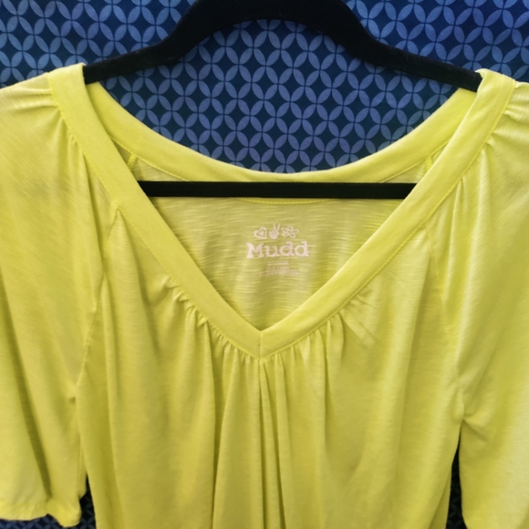 Mudd - Juniors light green top with scrunched bottom and flowy sleeves. Size - L - Picture 6 of 8